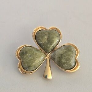 Vintage Gold Tone Shamrock Brooch Connemara Marble Ireland Signed Britain